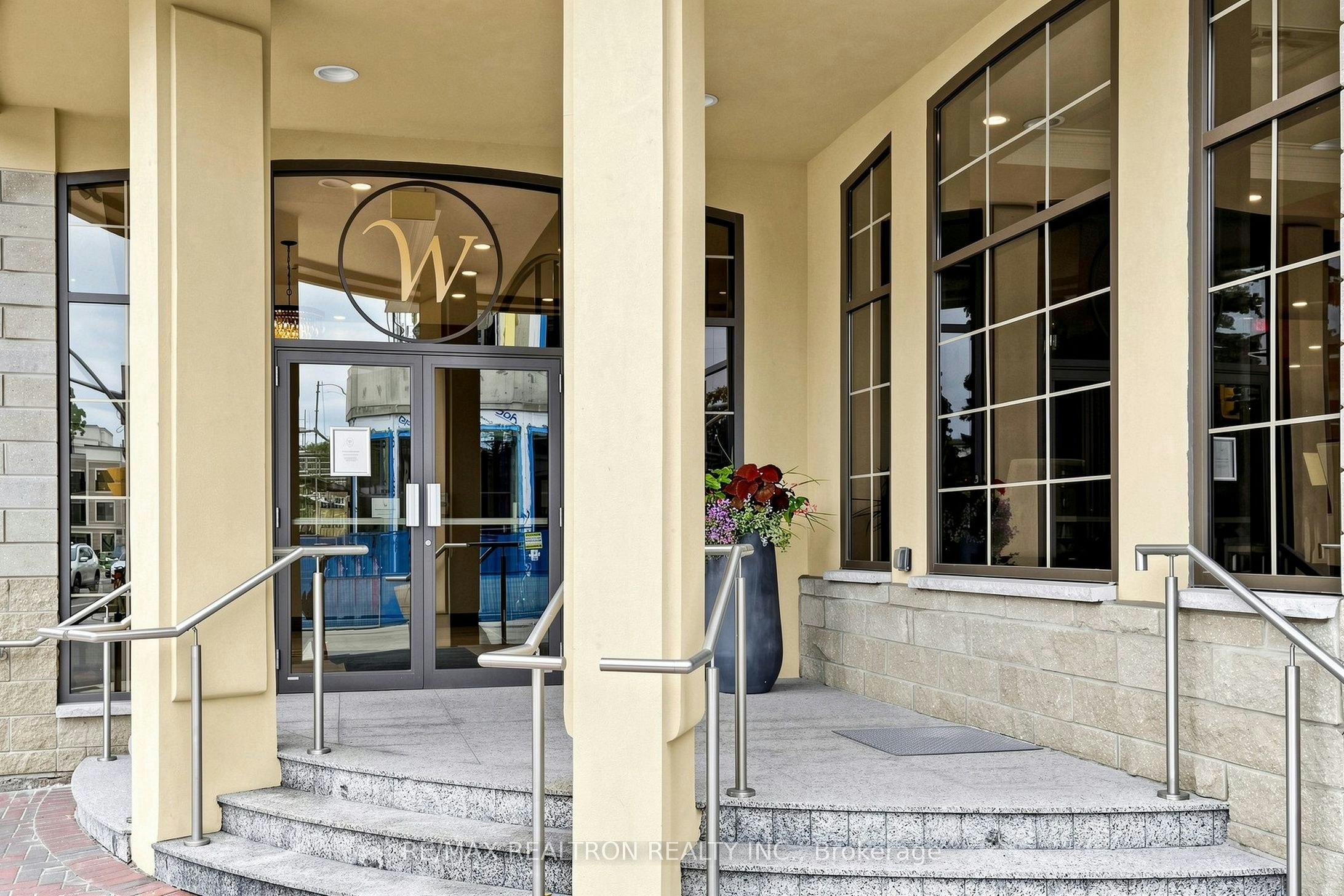 201-205 Lakeshore Road W, Oakville, ON, L6K 0H8 - 3