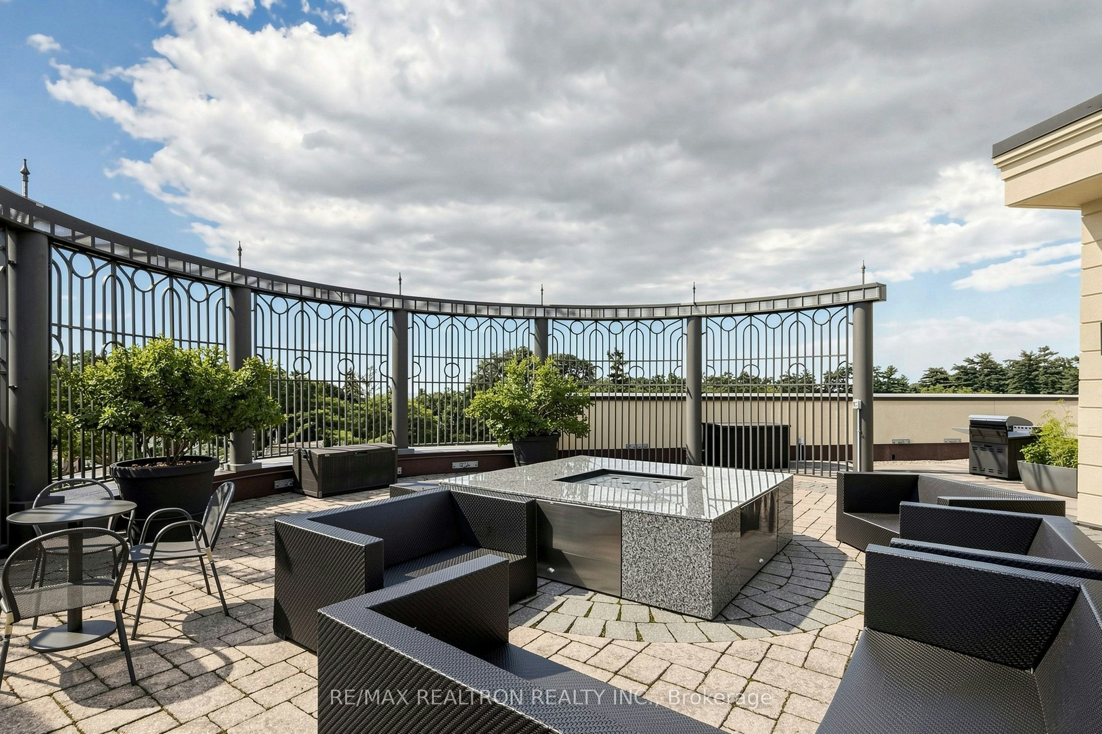 201-205 Lakeshore Road W, Oakville, ON, L6K 0H8 - 46