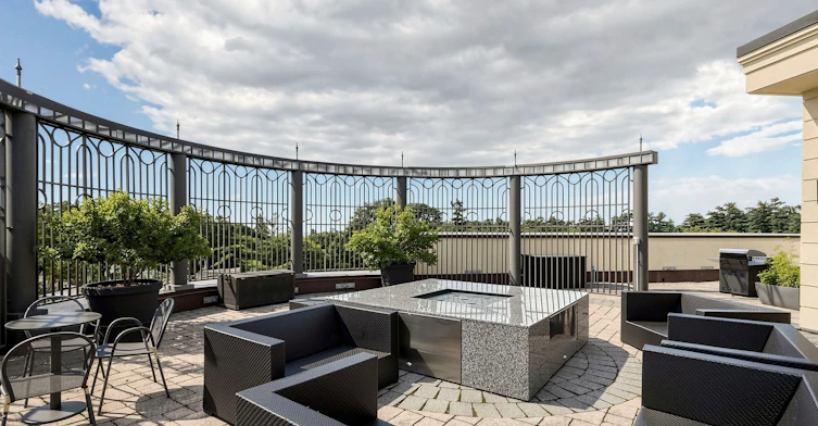 201-205 Lakeshore Road W, Oakville, ON, L6K 0H8 - 46