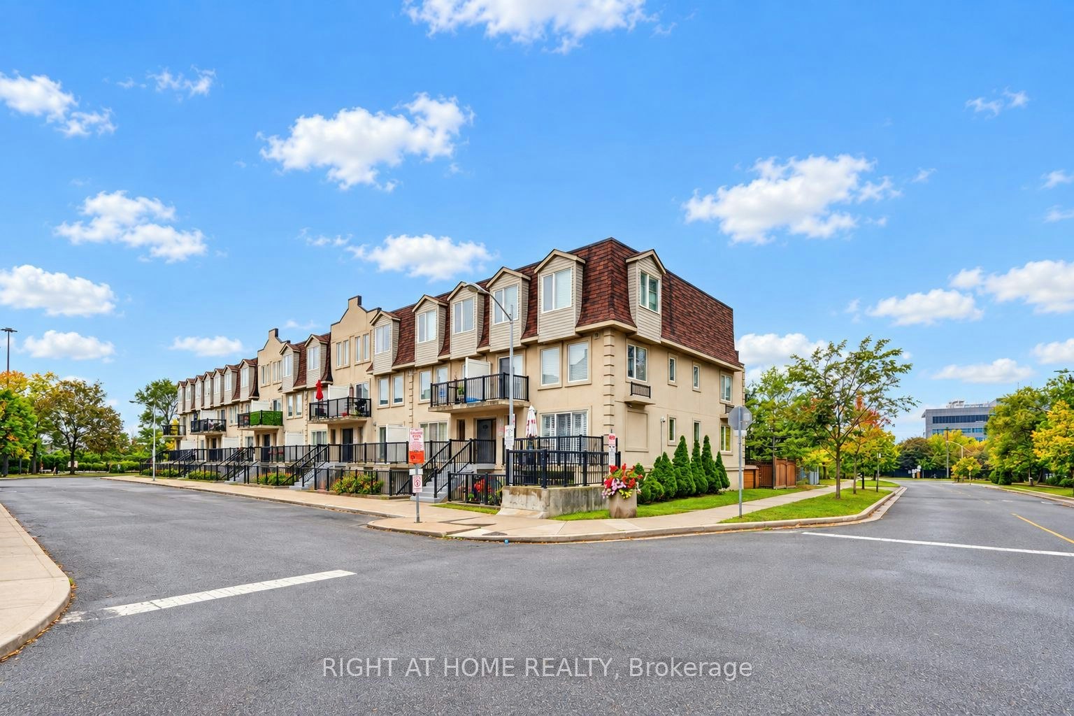 2095-55 George Appleton Way, Toronto, ON, M3M 0A2