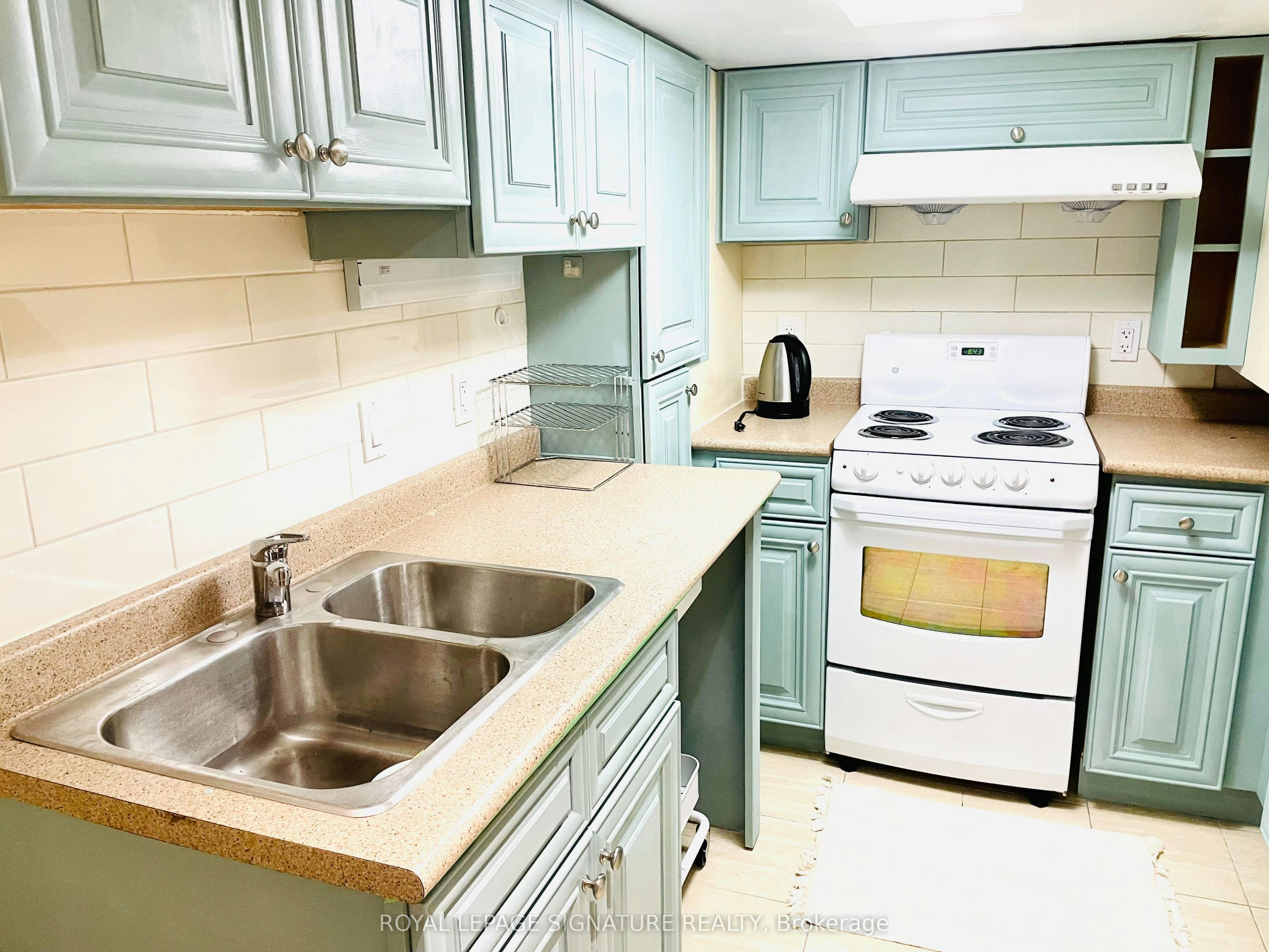 5 Sunnybrook Road, Toronto, ON, M6S 1G3 - 4