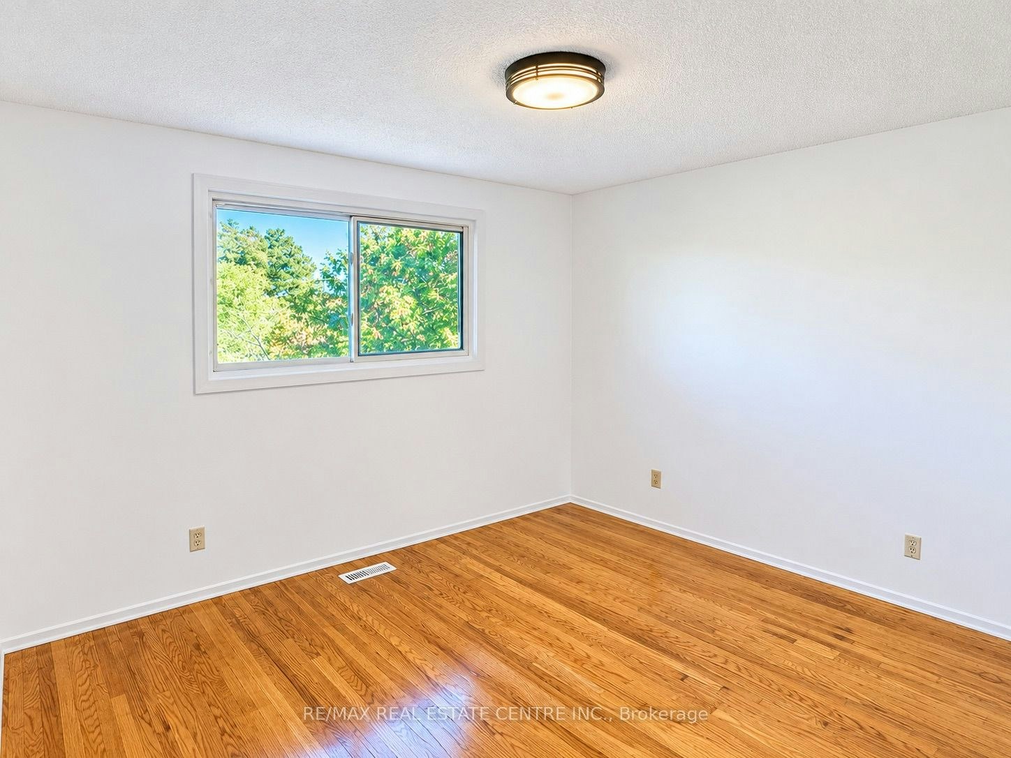 3722 Ellengale Drive, Mississauga, ON, L5C 1Z7 - 10