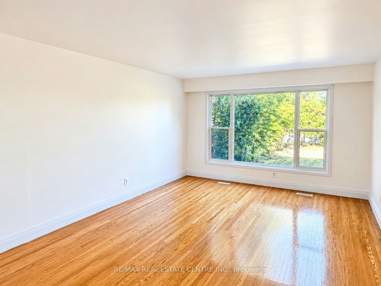 3722 Ellengale Drive, Mississauga, ON, L5C 1Z7 - 4