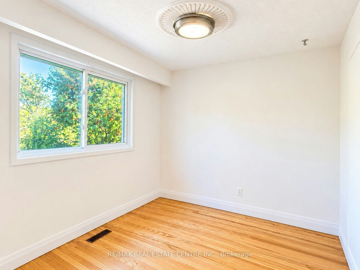 3722 Ellengale Drive, Mississauga, ON, L5C 1Z7 - 15