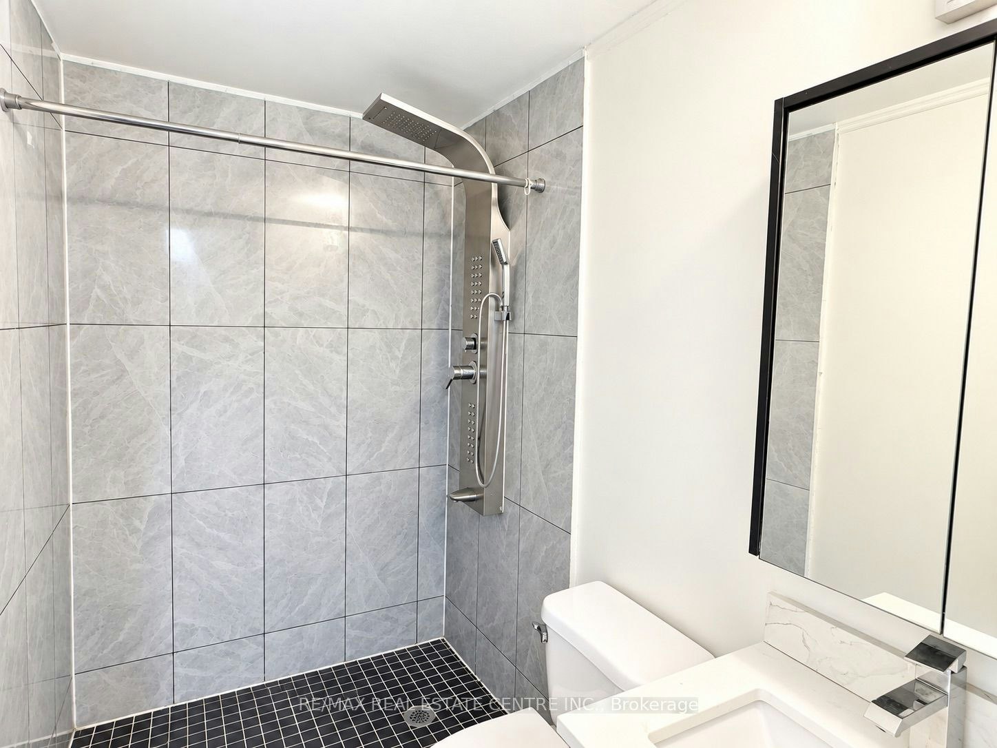 3722 Ellengale Drive, Mississauga, ON, L5C 1Z7 - 11