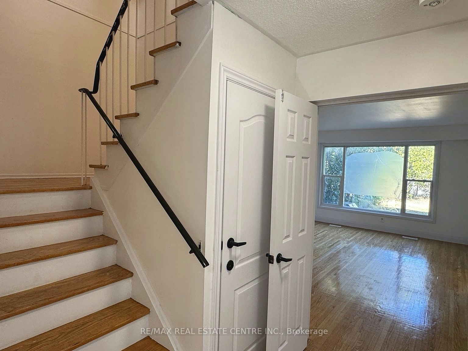 3722 Ellengale Drive, Mississauga, ON, L5C 1Z7 - 13