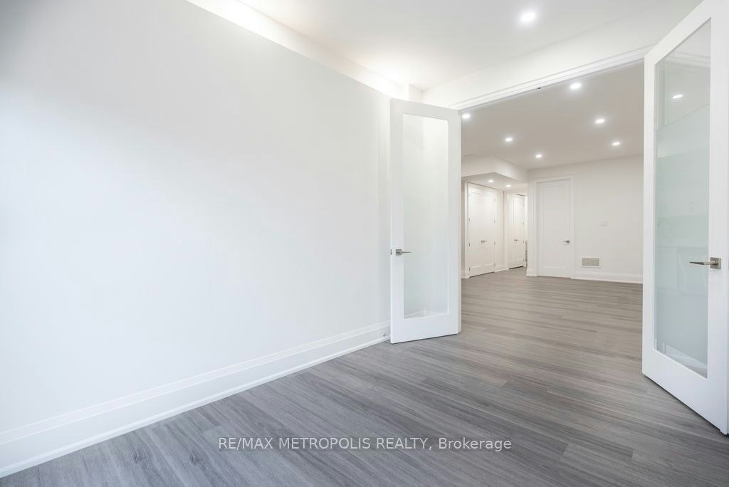 LOWER-25 Antonio Court, Toronto, ON, M9L 2J7 - 17