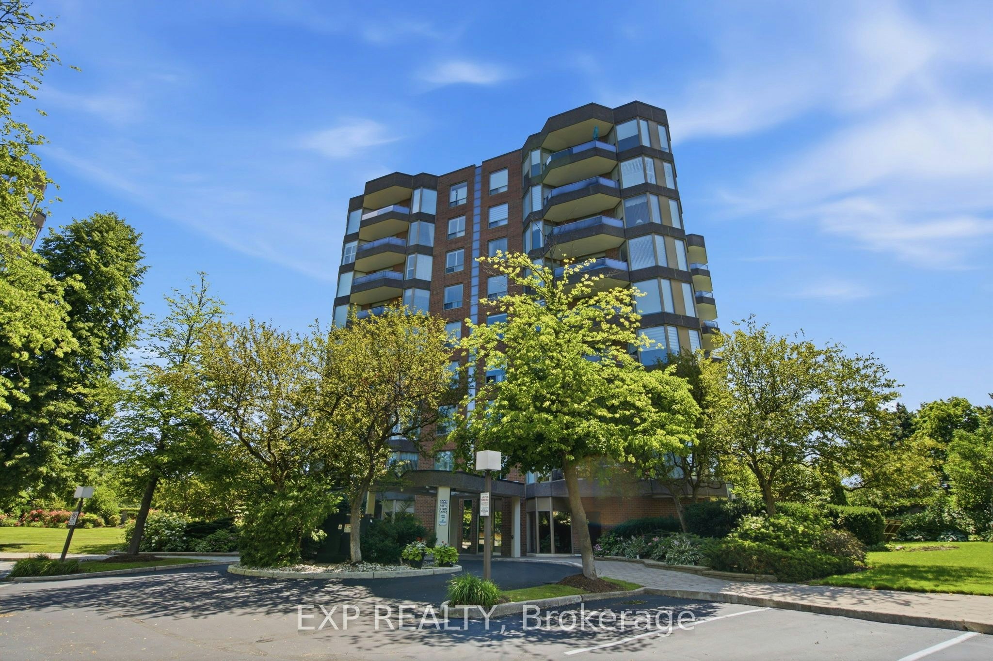 302-1903 Pilgrims Way, Oakville, ON, L6M 2X1
