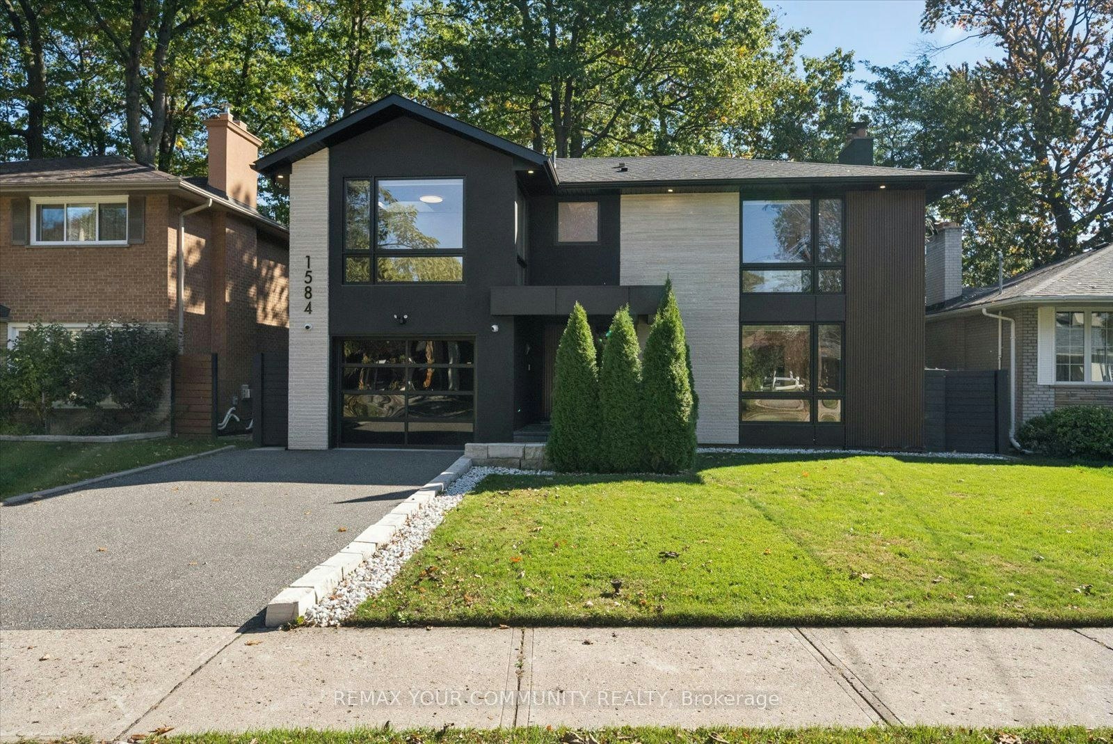 1584 Sunnycove Drive, Mississauga, ON, L4X 1B5