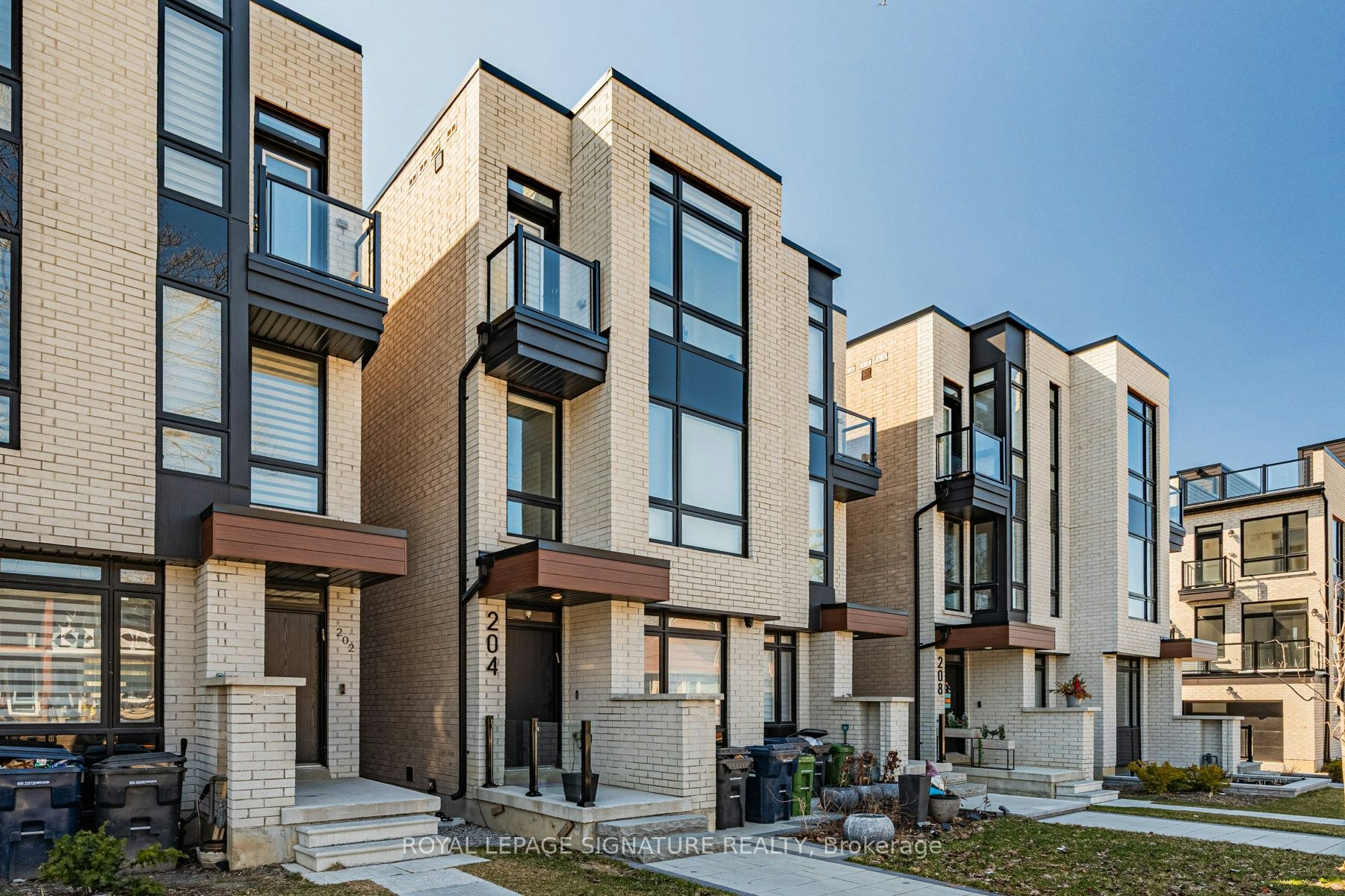 204 Mcroberts Avenue, Toronto, ON, M6E 0B2