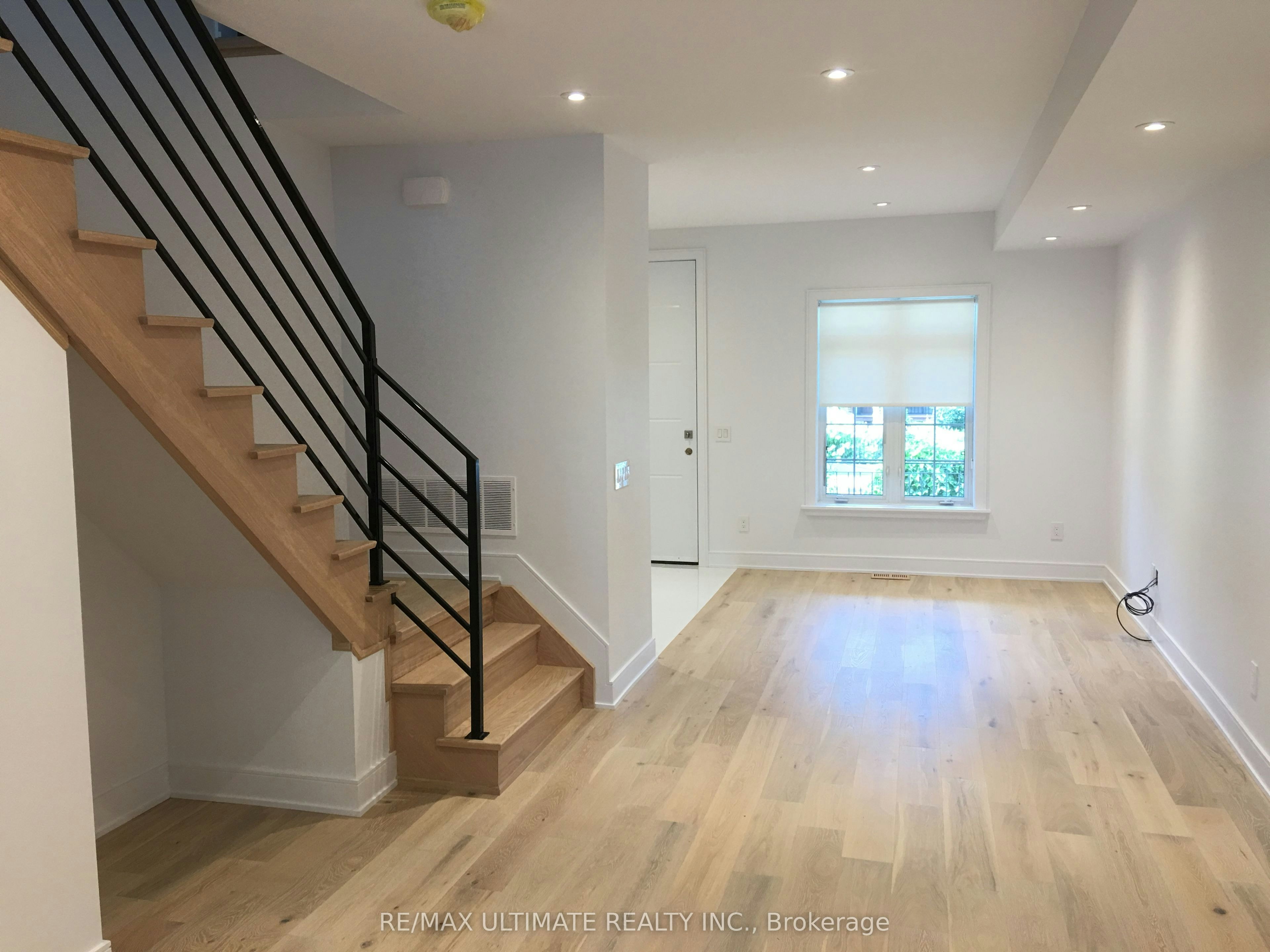 Upper-127 Harvie Avenue, Toronto, ON, M6E 4K5 - 2