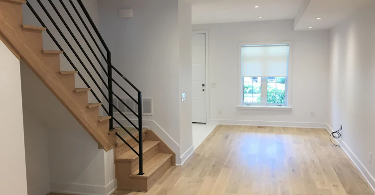Upper-127 Harvie Avenue, Toronto, ON, M6E 4K5 - 2