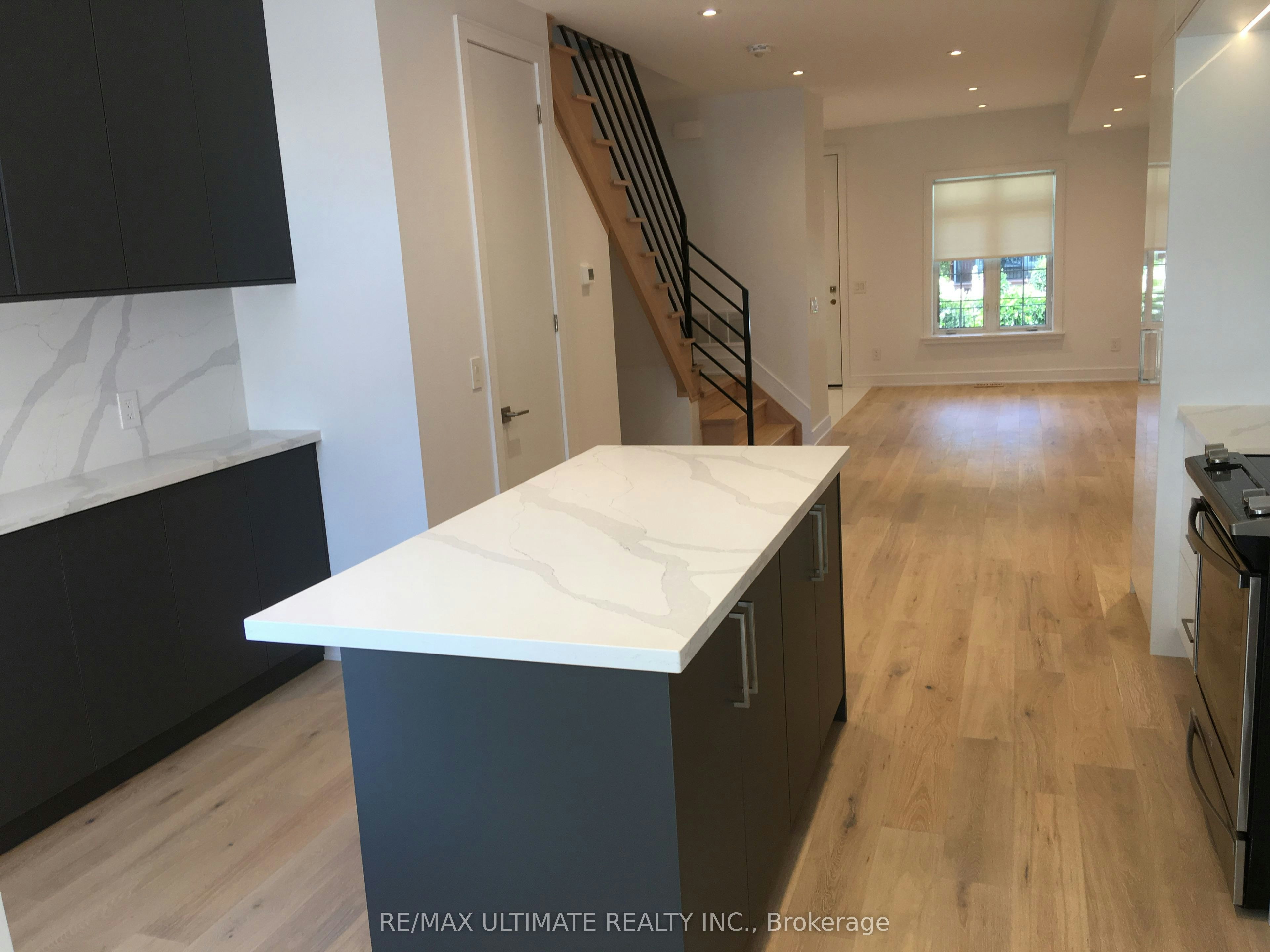 Upper-127 Harvie Avenue, Toronto, ON, M6E 4K5 - 6