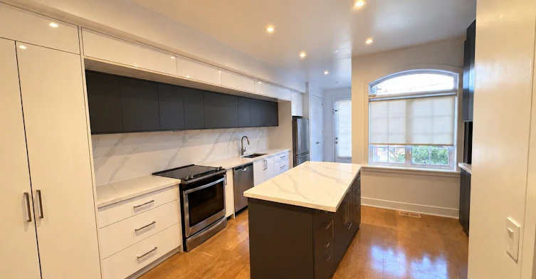 Upper-127 Harvie Avenue, Toronto, ON, M6E 4K5 - 3