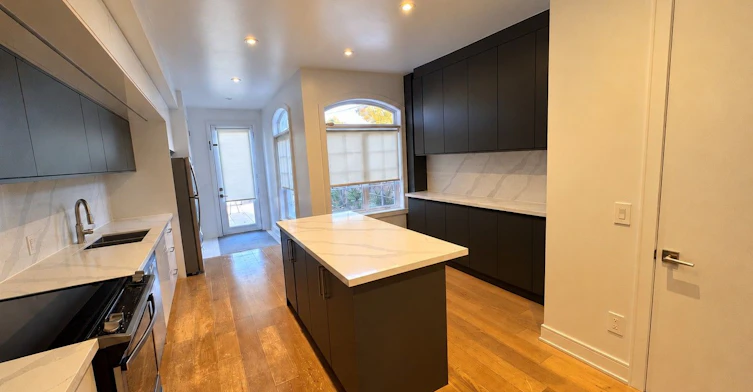 Upper-127 Harvie Avenue, Toronto, ON, M6E 4K5 - 5