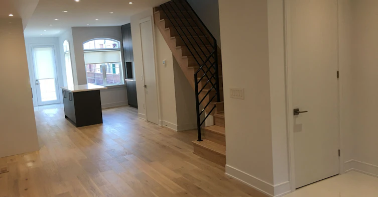 Upper-127 Harvie Avenue, Toronto, ON, M6E 4K5 - 4