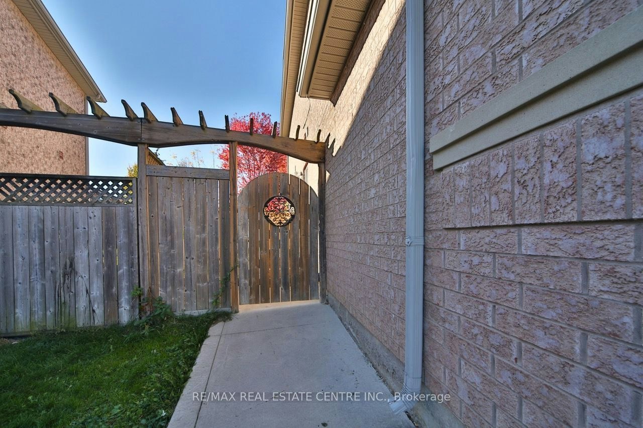 BSMT-66 Mistdale Crescent, Brampton, ON, L7A 1S1