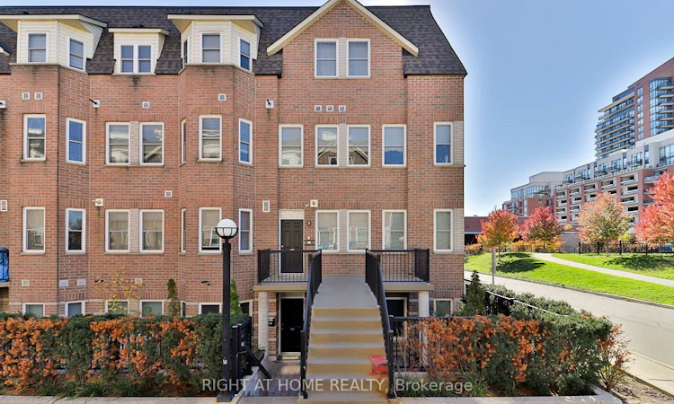 132-760 Lawrence Avenue W