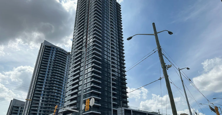 420-15 Watergarden Drive, Mississauga, ON, L5R 0H4
