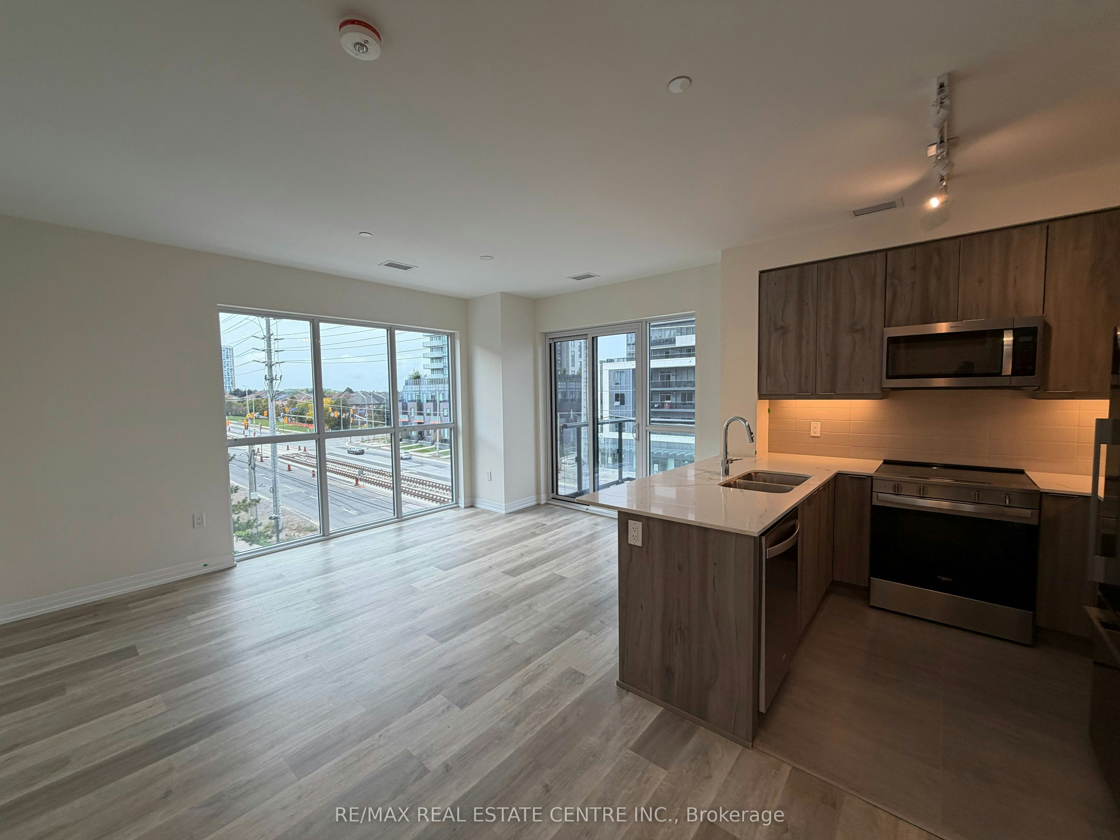 420-15 Watergarden Drive, Mississauga, ON, L5R 0H4 - 3
