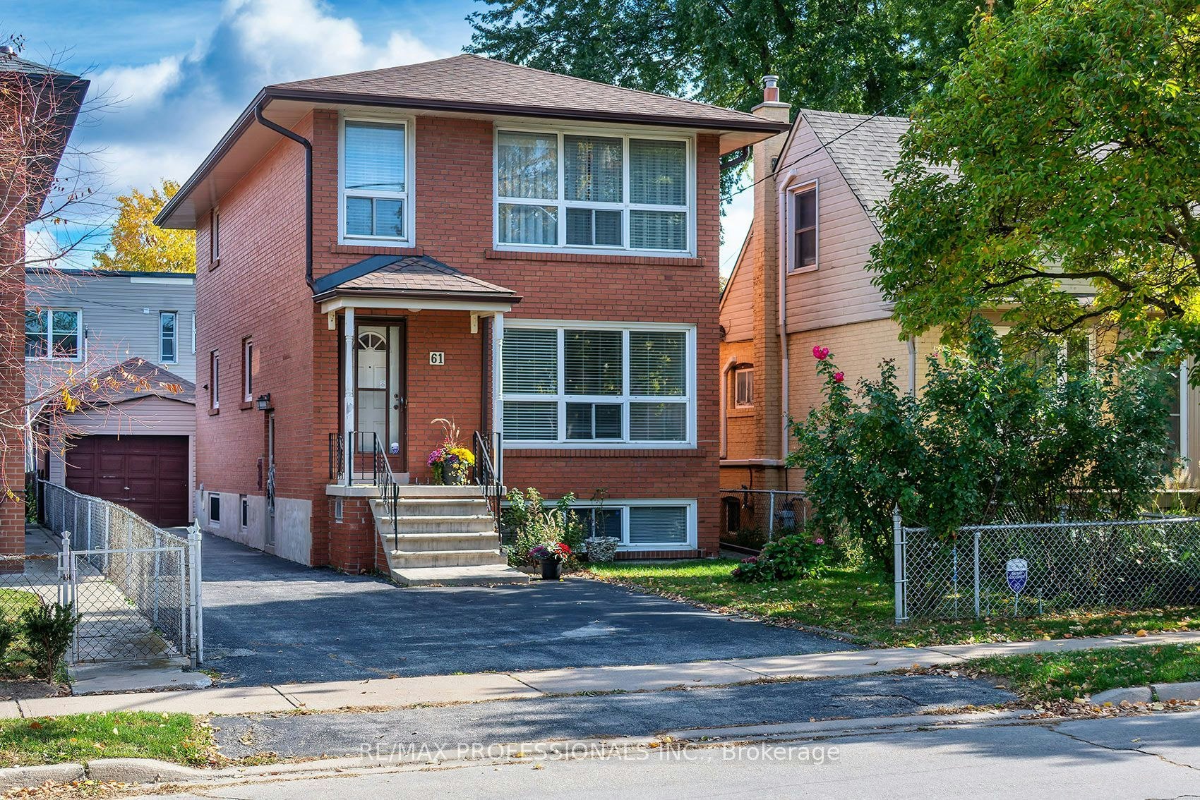 61 Rosemeade Avenue, Toronto, ON, M8Y 3A4