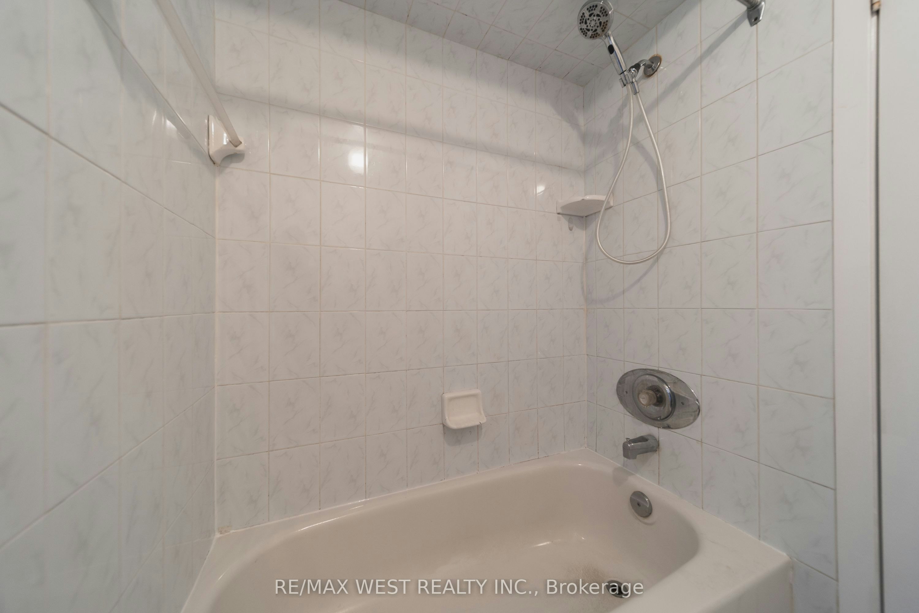 Main-862 Ossington Avenue, Toronto, ON, M6G 3V1 - 8