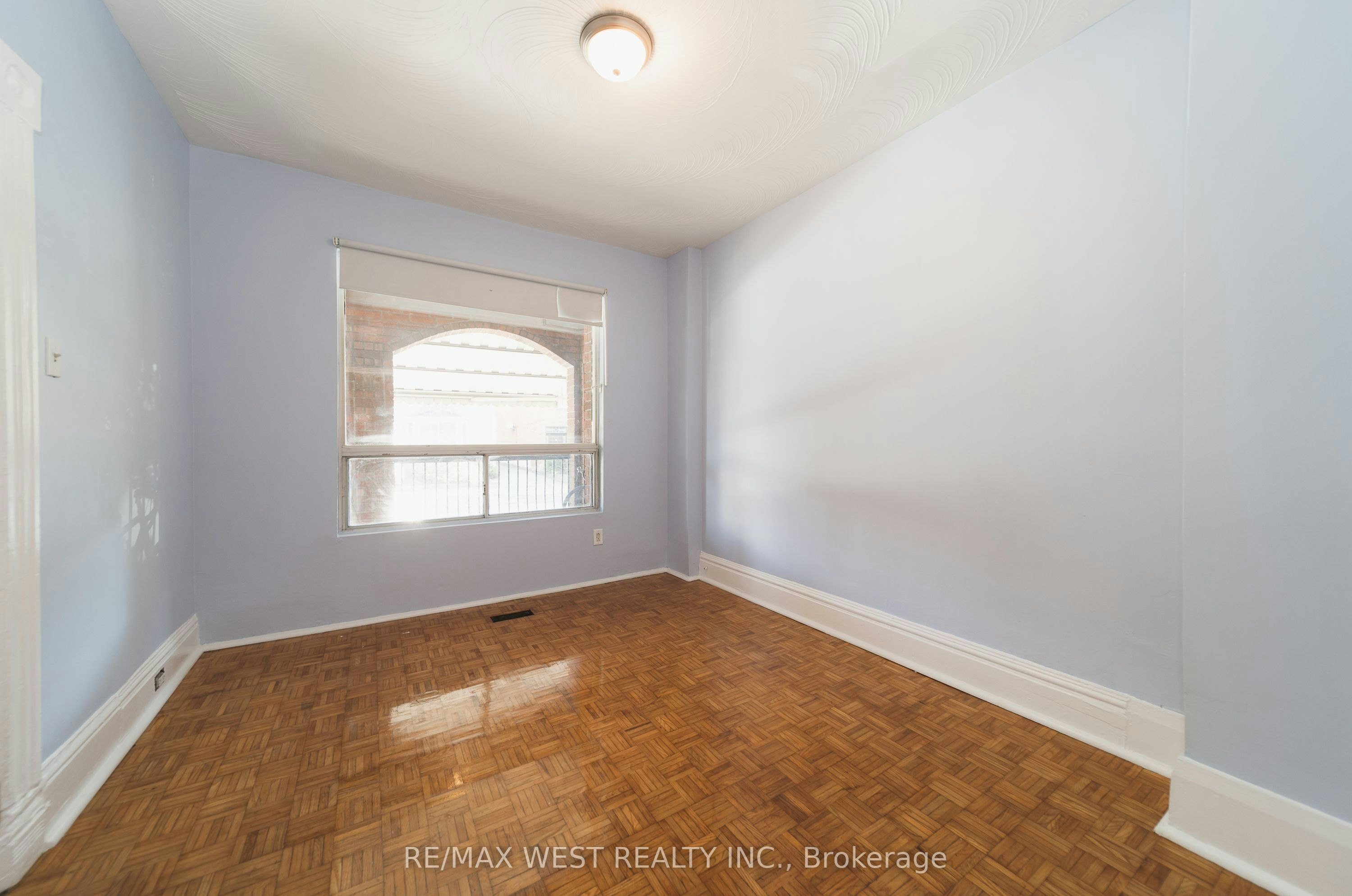 Main-862 Ossington Avenue, Toronto, ON, M6G 3V1 - 3