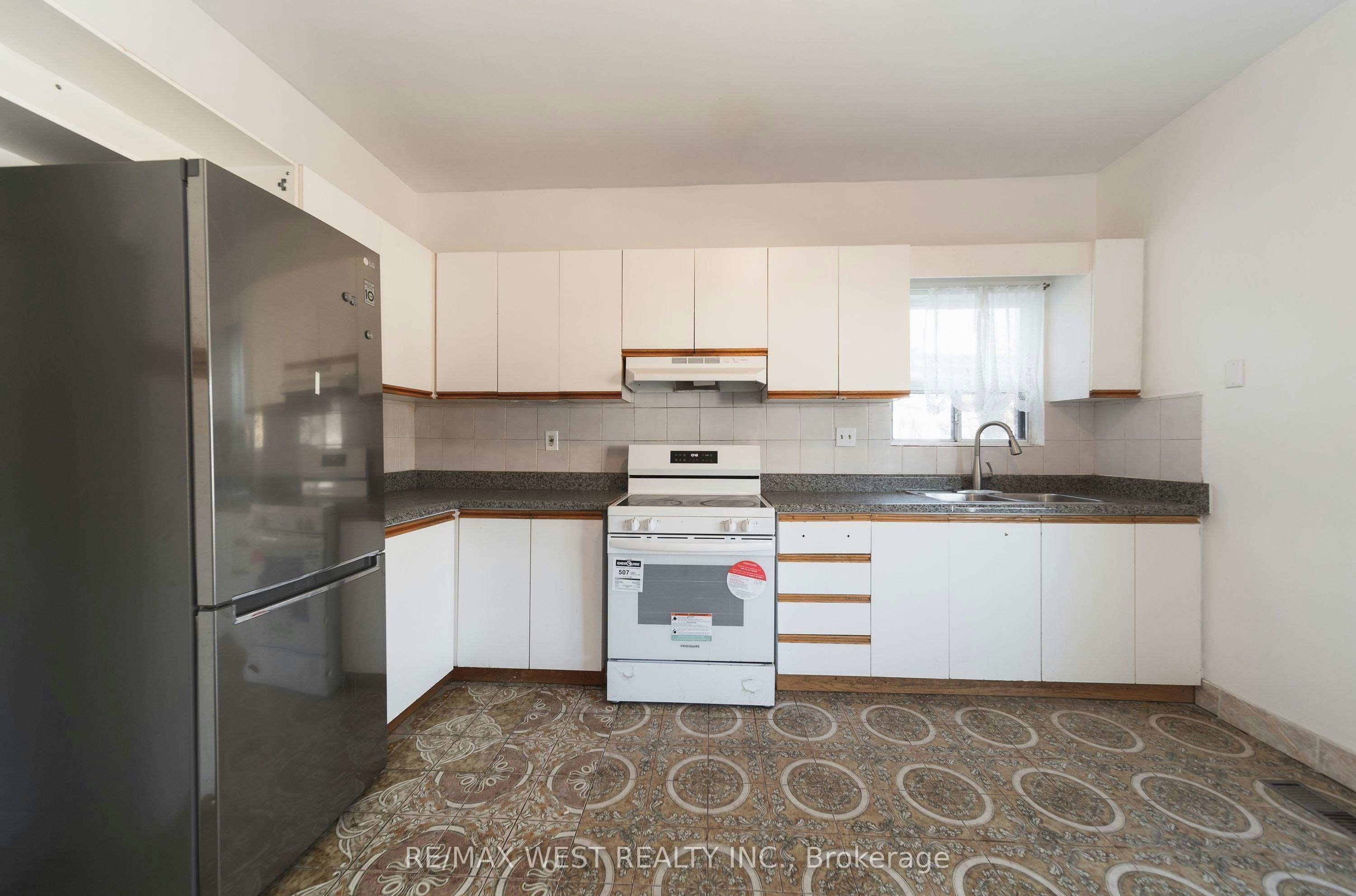Main-862 Ossington Avenue, Toronto, ON, M6G 3V1 - 11