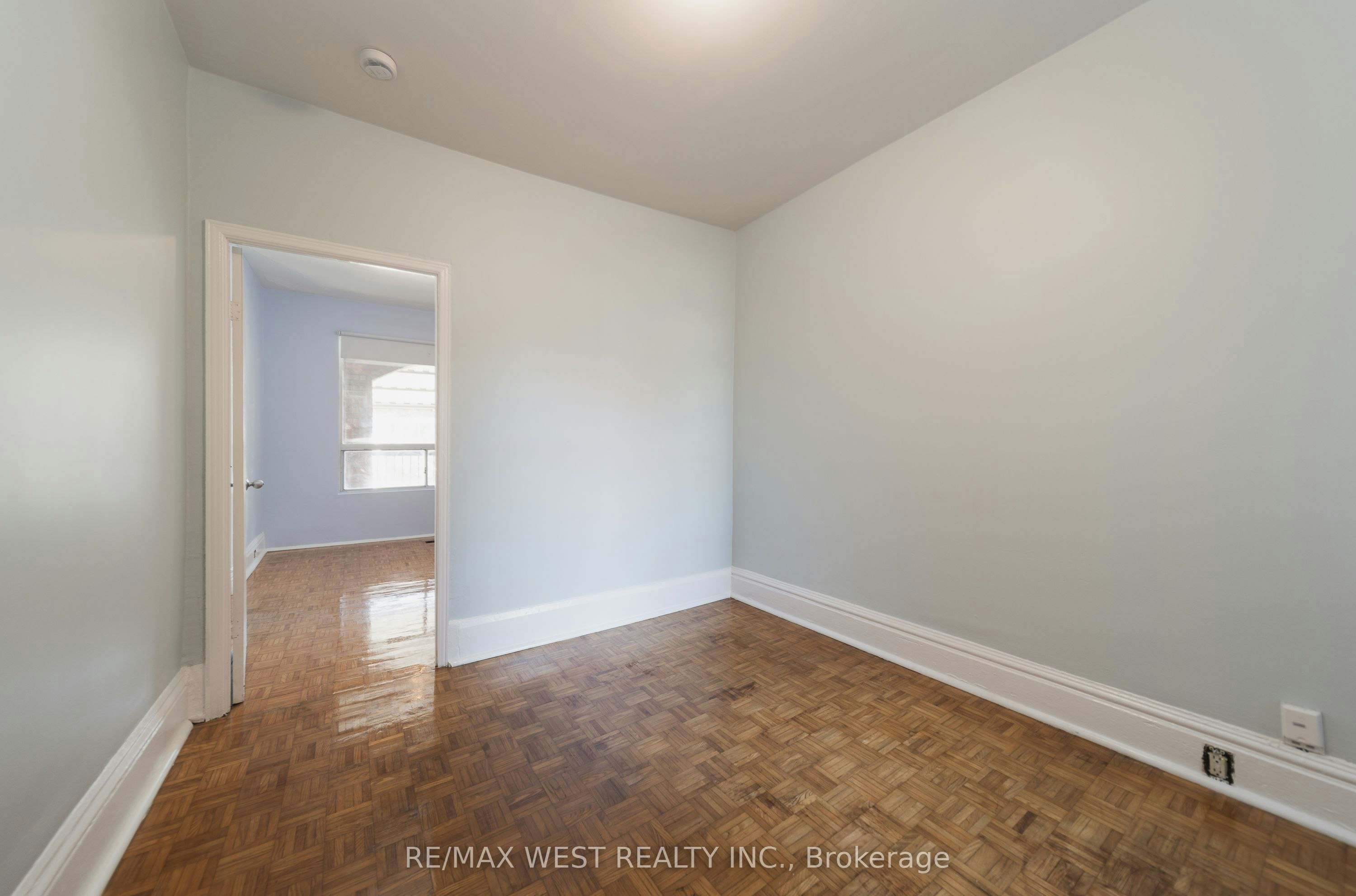 Main-862 Ossington Avenue, Toronto, ON, M6G 3V1 - 6