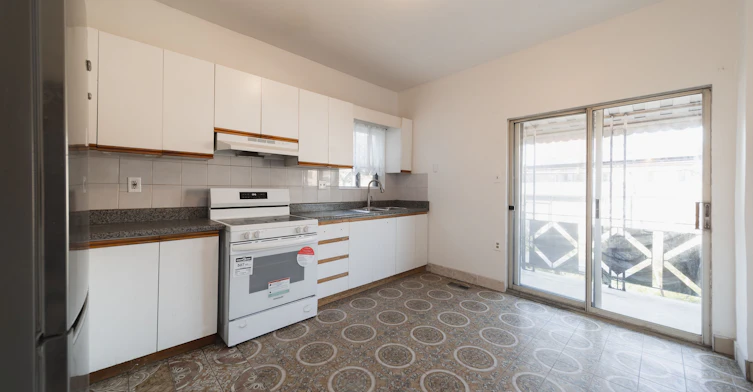 Main-862 Ossington Avenue, Toronto, ON, M6G 3V1 - 10