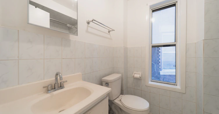 Main-862 Ossington Avenue, Toronto, ON, M6G 3V1 - 7