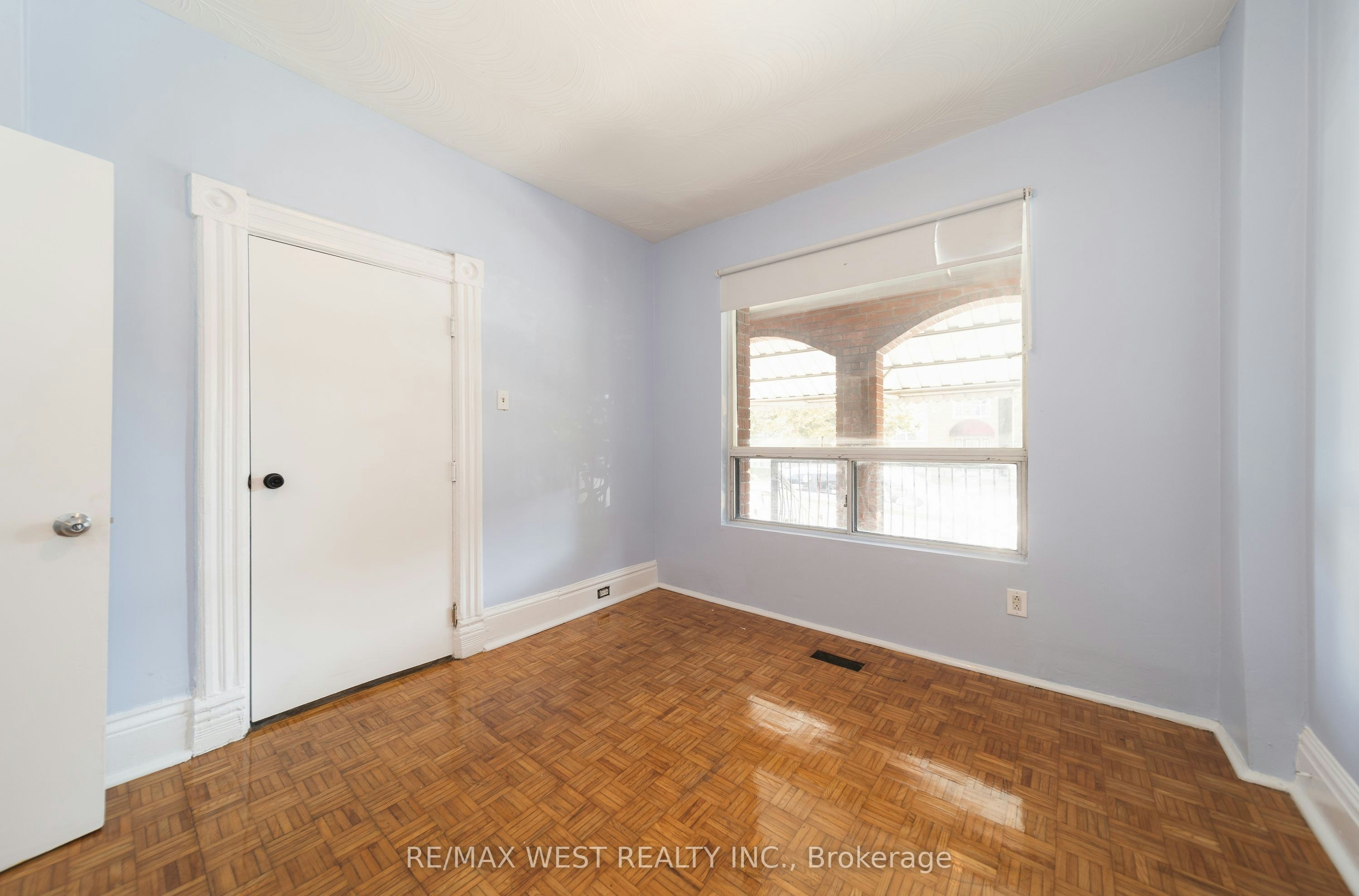 Main-862 Ossington Avenue, Toronto, ON, M6G 3V1 - 4