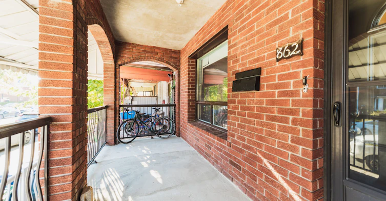 Main-862 Ossington Avenue, Toronto, ON, M6G 3V1 - 2