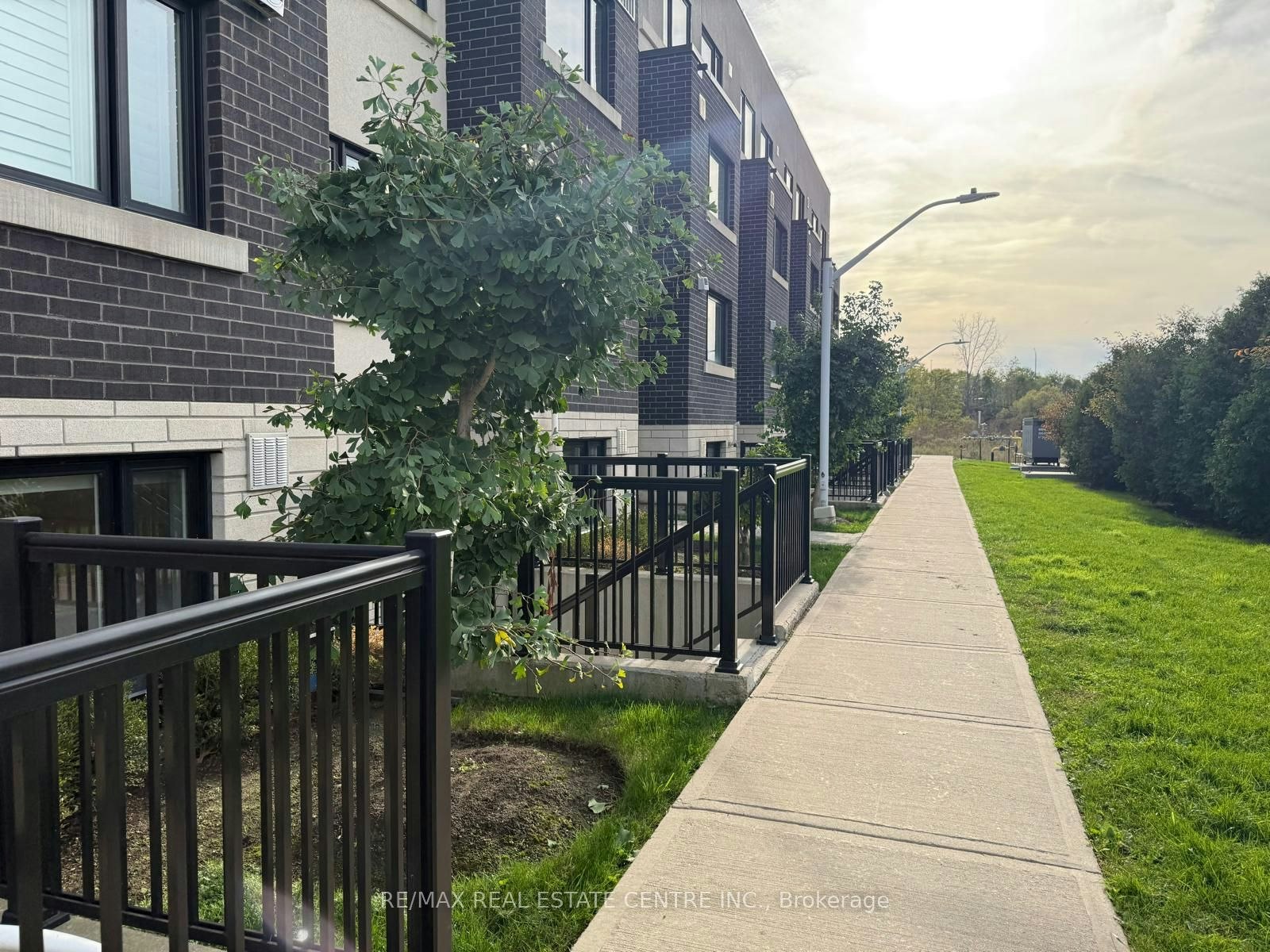 214-1137 Cooke Boulevard, Burlington, ON, L7T 0C3 - 4