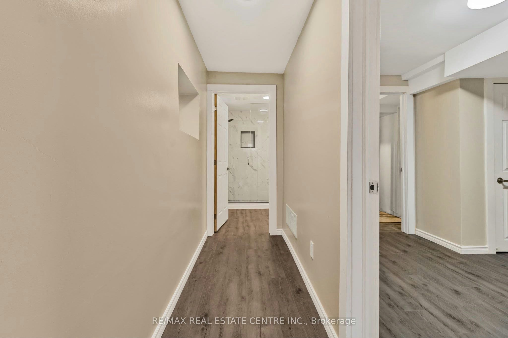 5 Rutherford Avenue, Toronto, ON, M6M 2C5 - 7