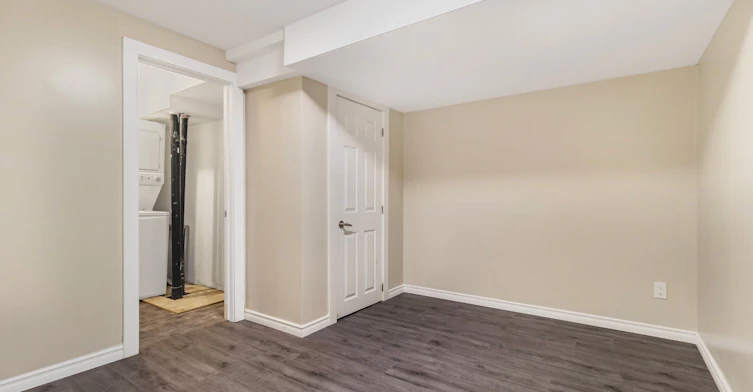 5 Rutherford Avenue, Toronto, ON, M6M 2C5 - 2