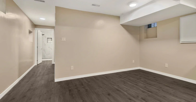 5 Rutherford Avenue, Toronto, ON, M6M 2C5 - 9