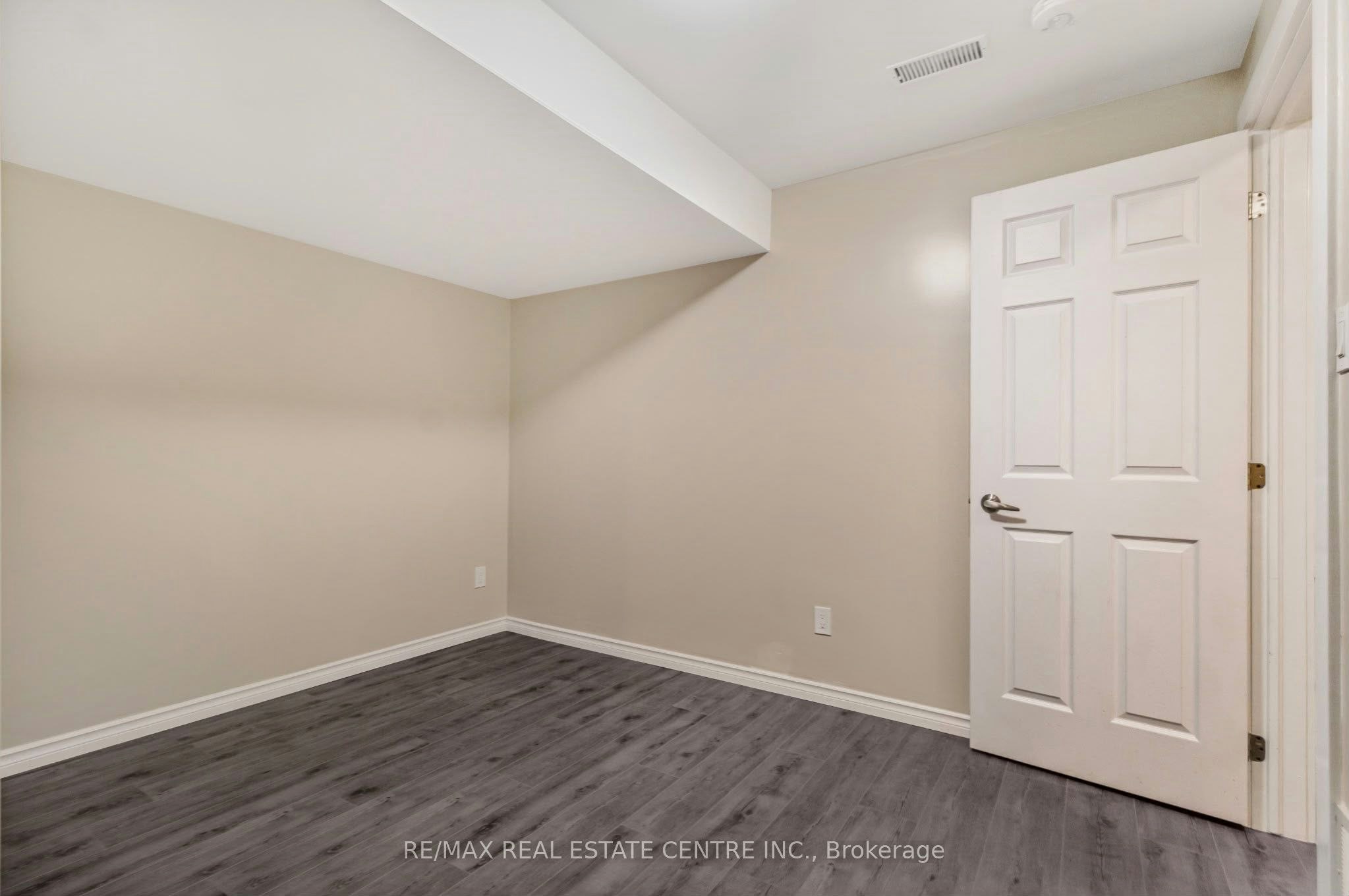 5 Rutherford Avenue, Toronto, ON, M6M 2C5 - 6