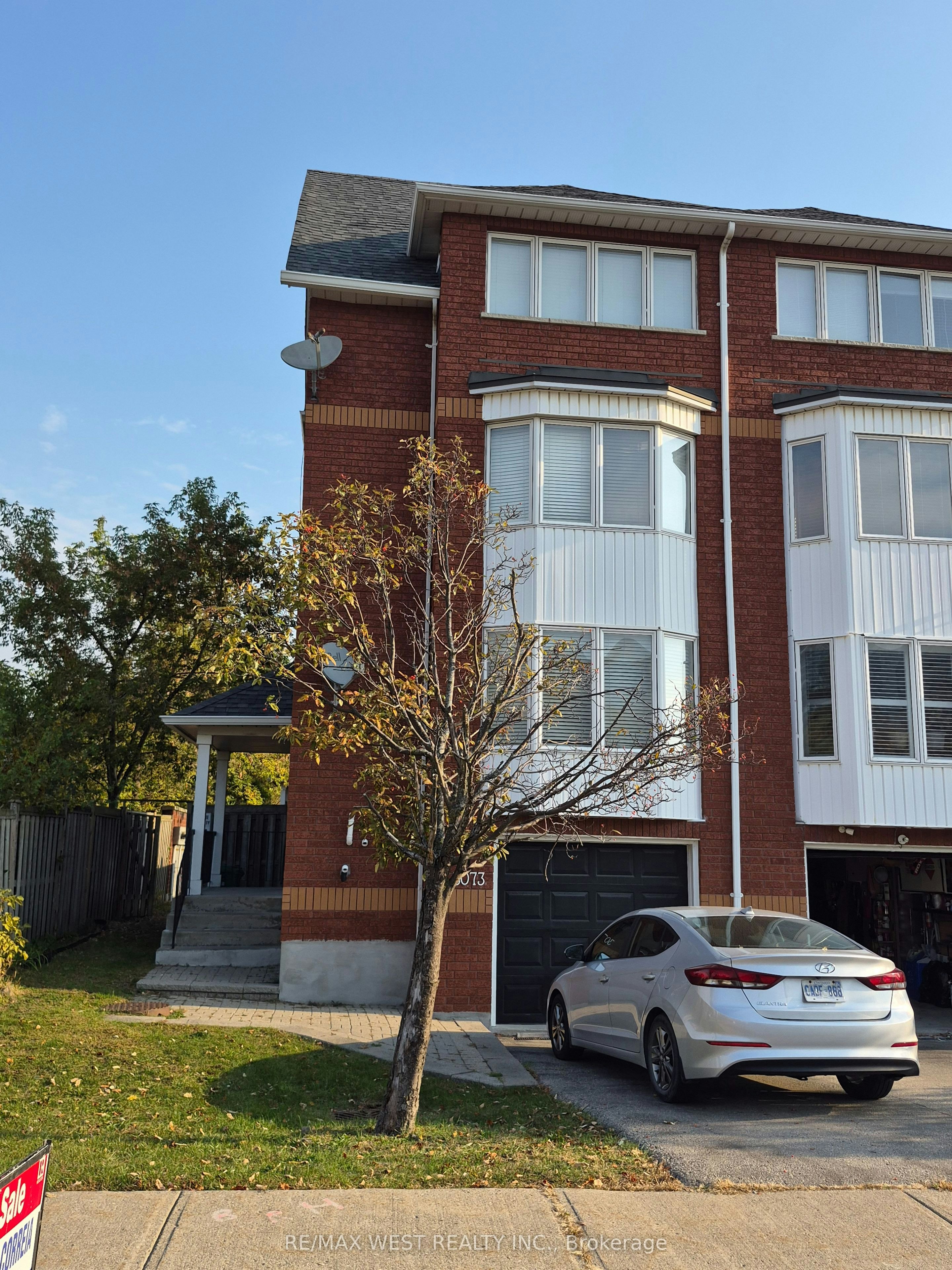 27-3073 Cook Street, Mississauga, ON, L5B 4J6