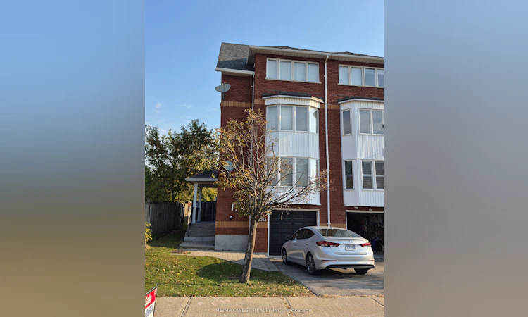 27-3073 Cook Street