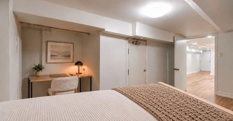 Lower-1043 Ossington Avenue, Toronto, ON, M6G 3V9 - 5