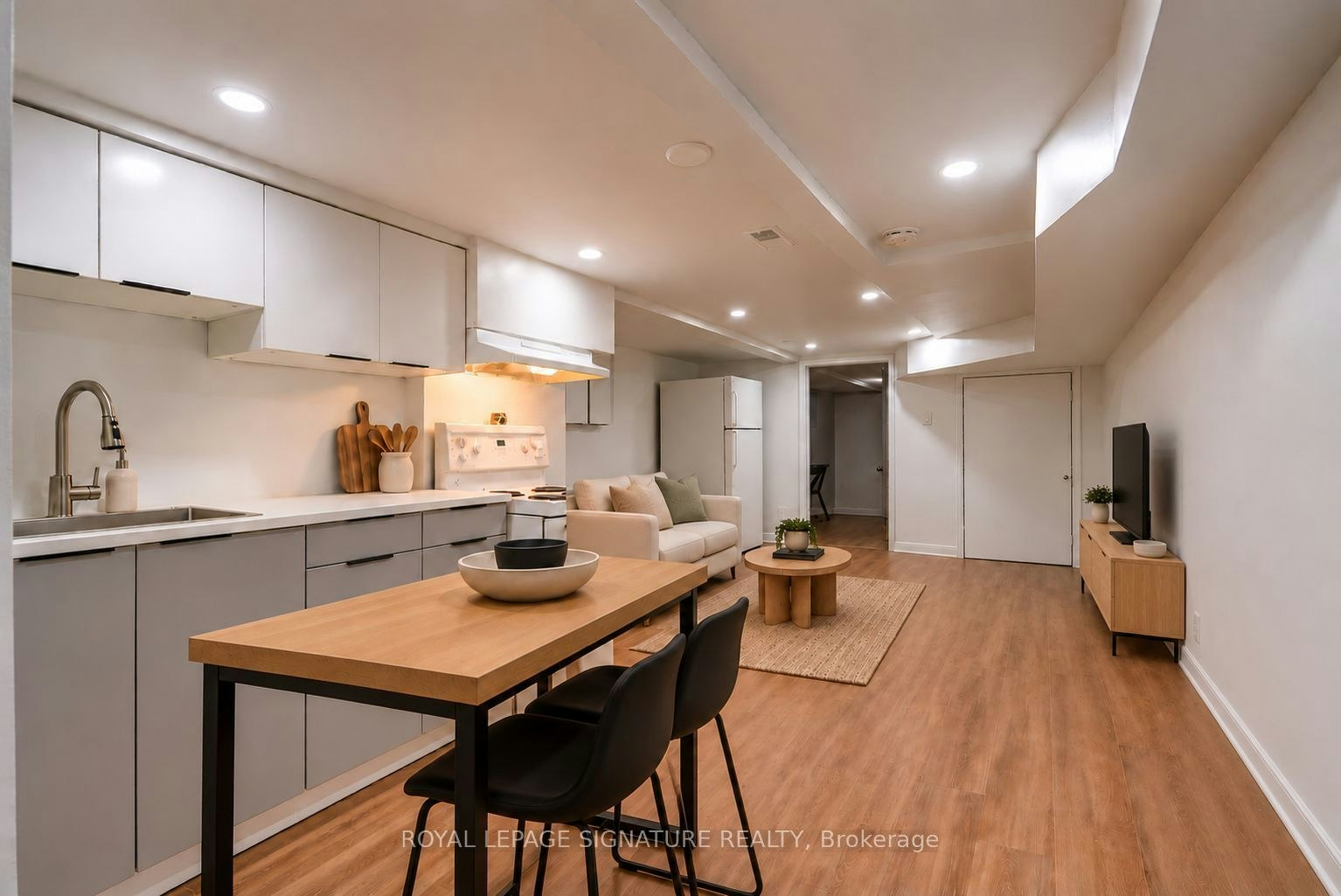 Lower-1043 Ossington Avenue, Toronto, ON, M6G 3V9