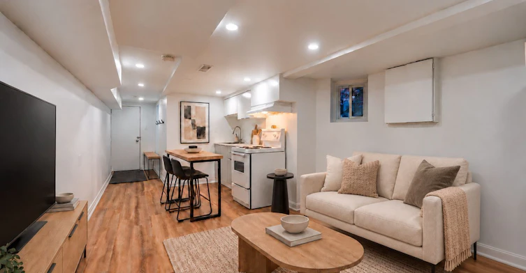 Lower-1043 Ossington Avenue, Toronto, ON, M6G 3V9 - 2