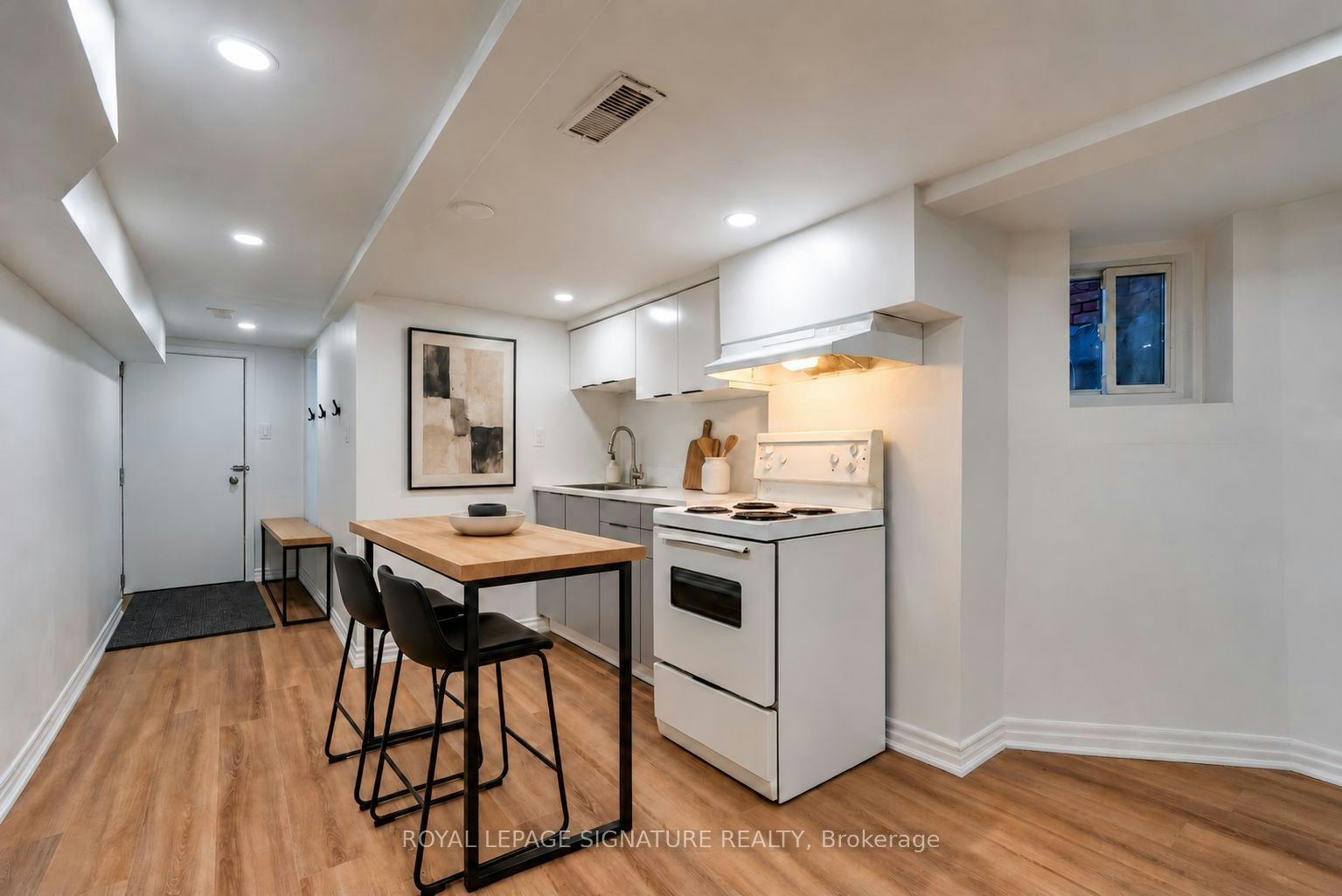 Lower-1043 Ossington Avenue, Toronto, ON, M6G 3V9 - 3