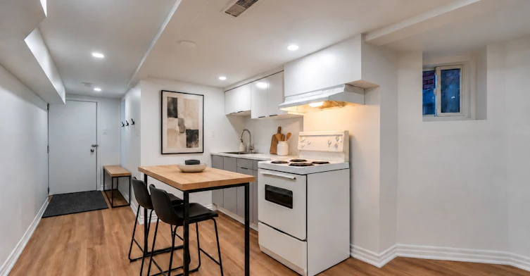 Lower-1043 Ossington Avenue, Toronto, ON, M6G 3V9 - 3