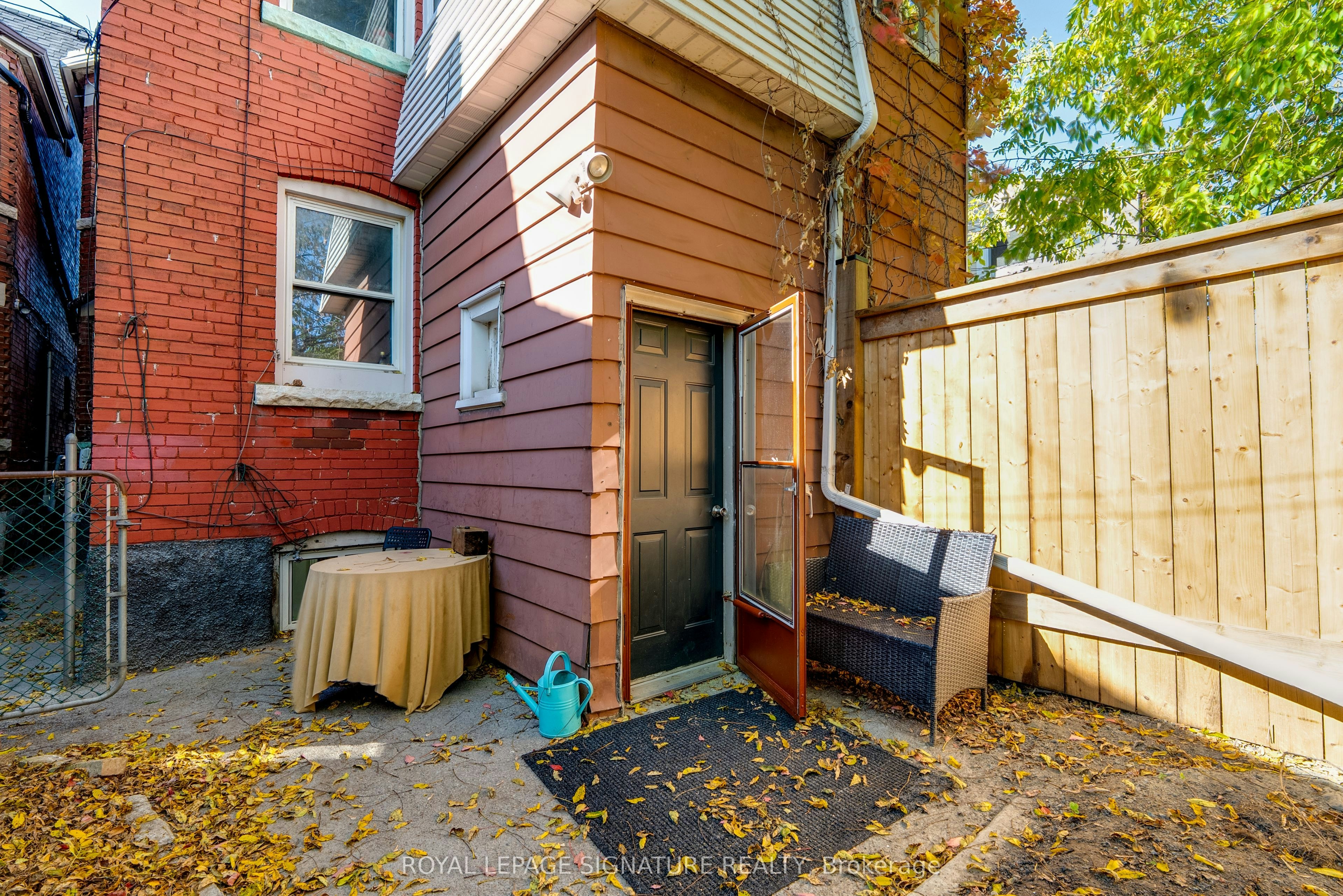 Lower-1043 Ossington Avenue, Toronto, ON, M6G 3V9 - 7