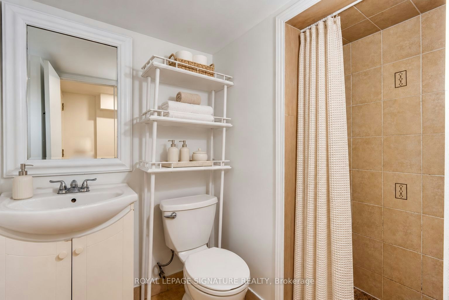 Lower-1043 Ossington Avenue, Toronto, ON, M6G 3V9 - 6
