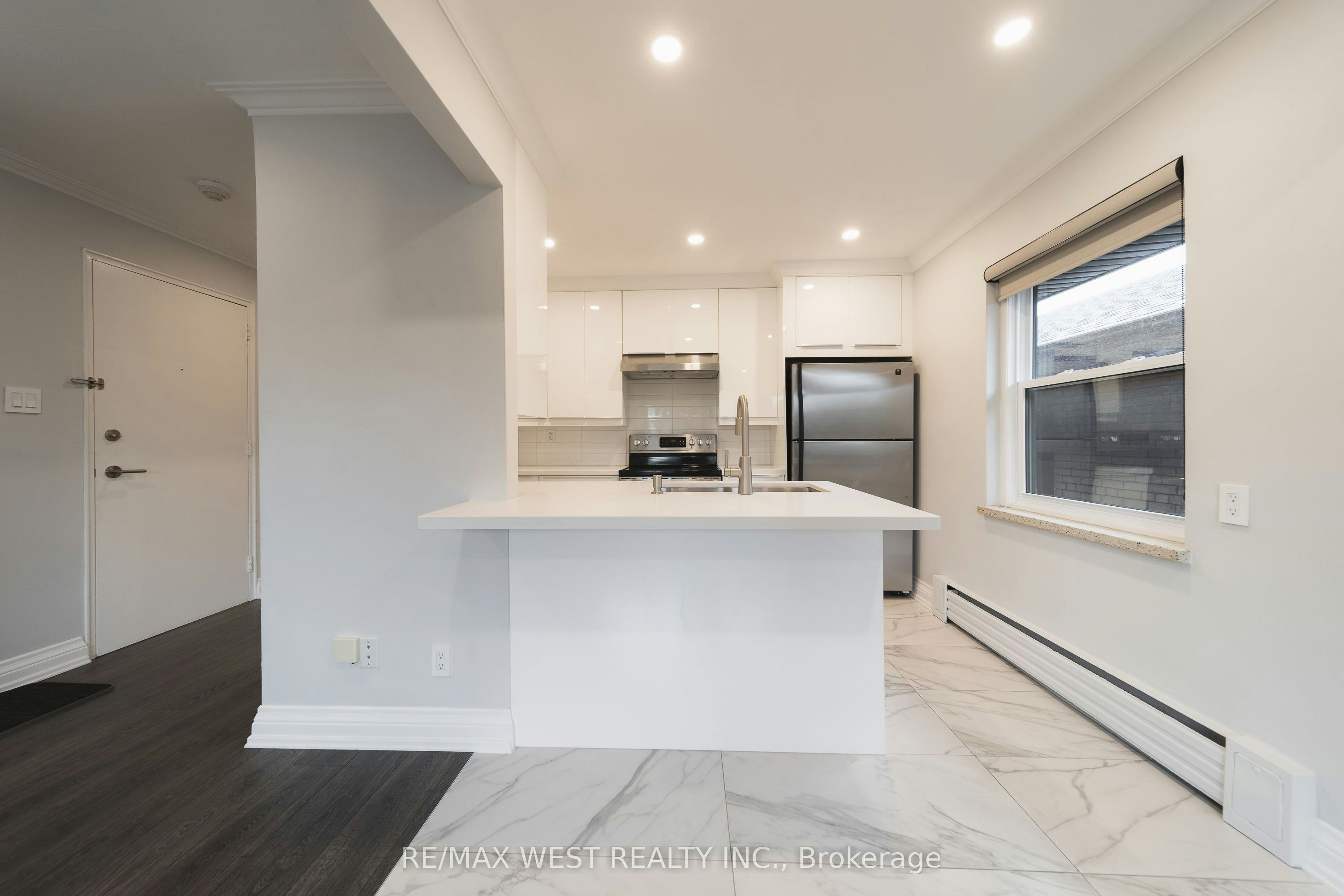 7-237 Melrose Street, Toronto, ON, M8Y 1B8