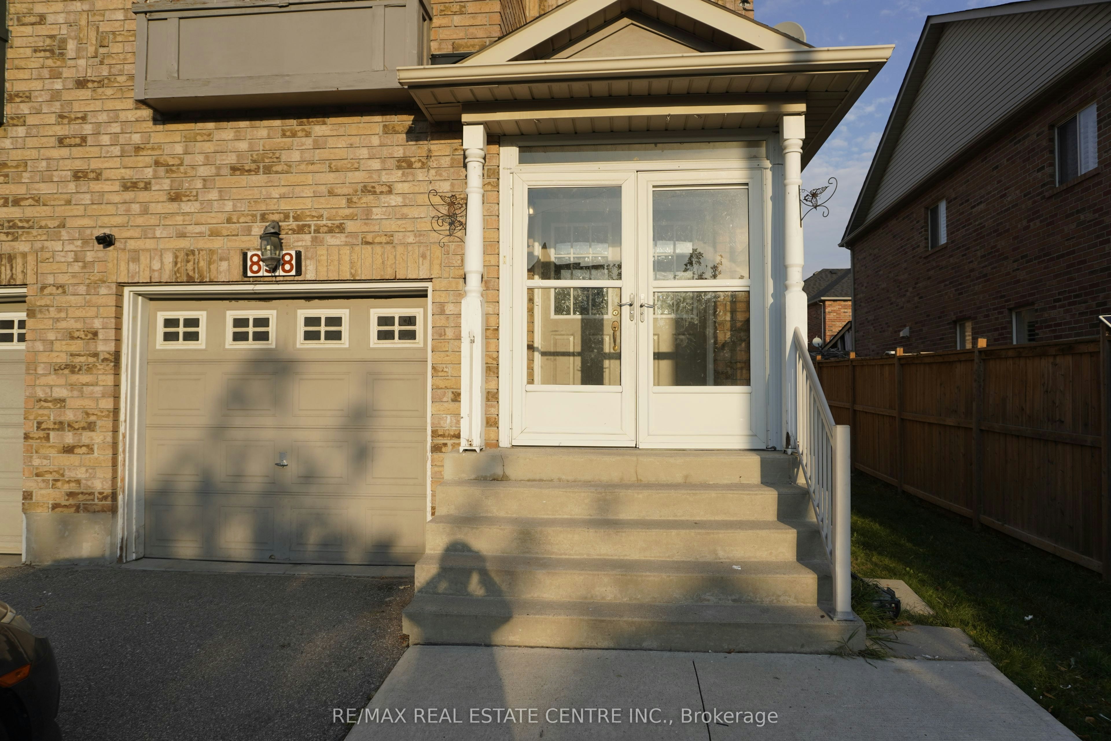 858 Bethany Crescent, Mississauga, ON, L5V 3B9 - 3