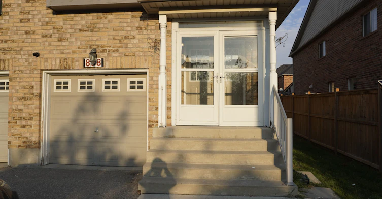 858 Bethany Crescent, Mississauga, ON, L5V 3B9 - 3